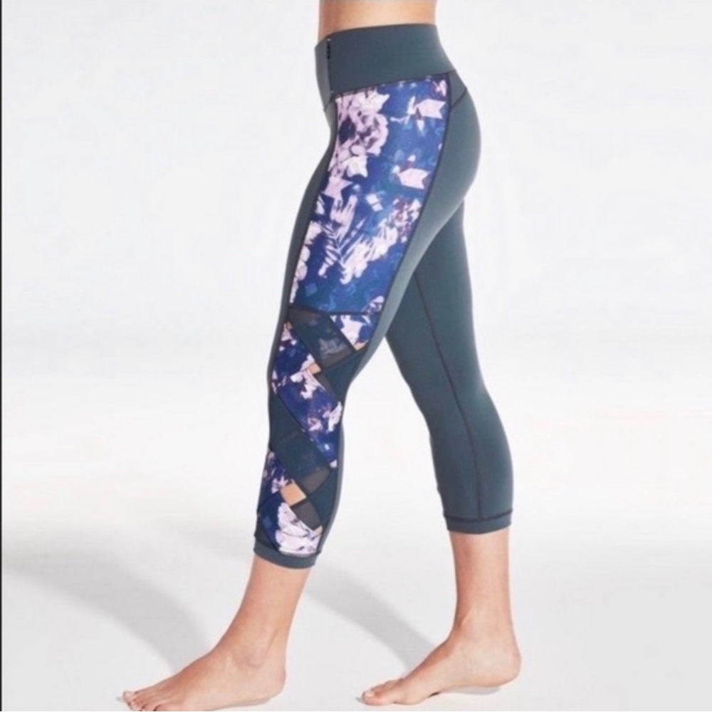 NWT Calia by Carrie Underwood Crisscross Mesh LG